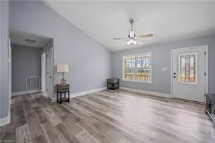 1822 Woodsway Dr, Thomasville, NC 27360 - Photo 8