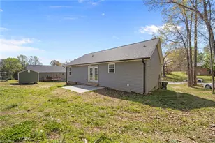 1822 Woodsway Dr, Thomasville, NC 27360 - Photo 24