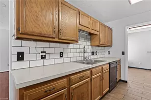 11 Oak Meadow Ln, Thomasville, NC 27360 - Photo 24