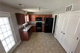 1138 Waterlyn Dr, Greensboro, NC 27405 - Photo 4