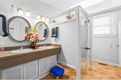 300 N Bridge Street, Elkin, NC 28621 - Photo 14