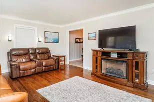 1219 Warwick Dr, Burlington, NC 27215 - Photo 6