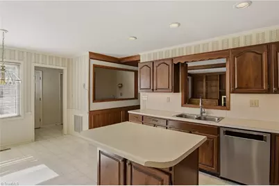 1011 Greenhurst Road, Winston-Salem, NC 27104 - Photo 16