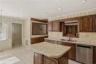 1011 Greenhurst Rd, Winston-Salem, NC 27104 - Photo 16