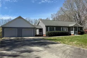 308 Berry Mountain Dr, Wilkesboro, NC 28697 - Photo 2