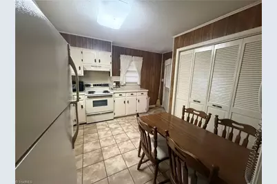 124 S Byrd Street, Eden, NC 27288 - Photo 2