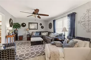 2005 Hunterwoods Dr, High Point, NC 27265 - Photo 8