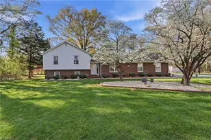 2005 Hunterwoods Dr, High Point, NC 27265 - Photo 2