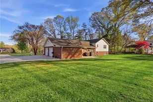 2005 Hunterwoods Dr, High Point, NC 27265 - Photo 32