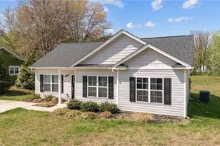 124 Filmore St, Yadkinville, NC 27055 - Photo 2