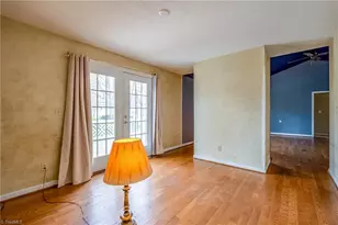 2021 Warwickshire Dr, Greensboro, NC 27455 - Photo 4