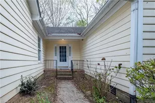 2021 Warwickshire Dr, Greensboro, NC 27455 - Photo 2