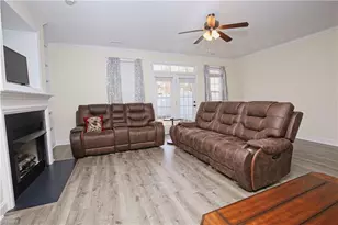 6 Viburnum Ln, Greensboro, NC 27455 - Photo 2