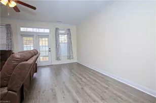 6 Viburnum Ln, Greensboro, NC 27455 - Photo 4