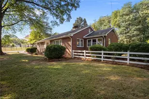 502 W Hunter St, Madison, NC 27025 - Photo 28
