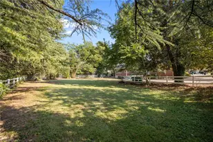 502 W Hunter St, Madison, NC 27025 - Photo 4