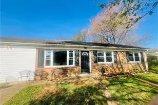236 Badgett Ave, Mount Airy, NC 27030 - Photo 6