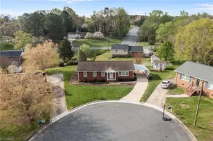403 Eden Ct, Graham, NC 27253 - Photo 2