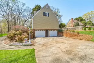 5639 Bassford Ct, Winston-Salem, NC 27104 - Photo 4