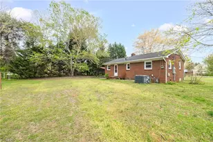 8140 Haw River Rd, Kernersville, NC 27284 - Photo 28