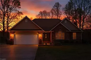 605 Paul Kennedy Rd, Thomasville, NC 27360 - Photo 2