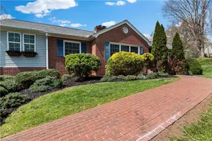 734 Oakland Dr, Elkin, NC 28621 - Photo 2