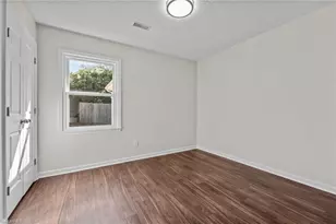 6727 River Hills Dr, Greensboro, NC 27410 - Photo 10