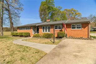 603 Shamrock Rd, High Point, NC 27265 - Photo 4