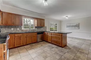 117 Willoughby Blvd, Greensboro, NC 27408 - Photo 12