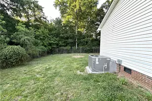 2127 Fairbrother St, Greensboro, NC 27405 - Photo 6
