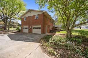 207 Chestnut Ln, Winston-Salem, NC 27107 - Photo 36