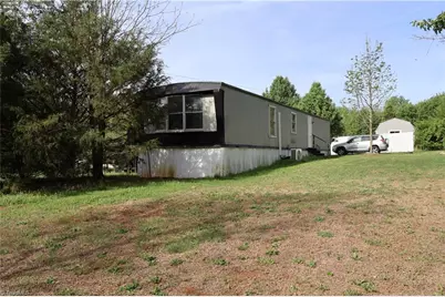 126 Cedarvale Drive, Harmony, NC 28634 - Photo 4