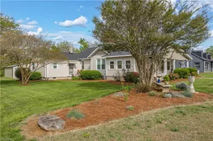 271 N Main St, Denton, NC 27239 - Photo 2