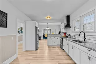 404 Lexington Ave, Thomasville, NC 27360 - Photo 6