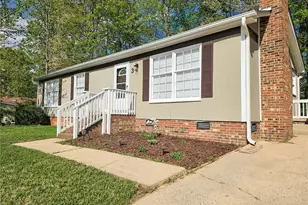 3 Woodlake Ct, Greensboro, NC 27406 - Photo 2