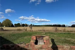 215 Freeman St, Dobson, NC 27017 - Photo 6