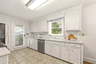 1120 Irving St, Winston-Salem, NC 27103 - Photo 10