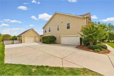 213 Candella Drive, Matthews, NC 28104 - Photo 4