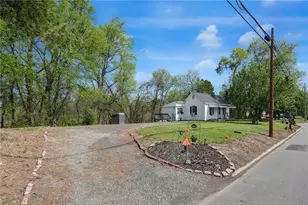 1723 E Meadow Rd, Eden, NC 27288 - Photo 4