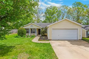 467 Bedford Knoll Dr, Winston-Salem, NC 27107 - Photo 2