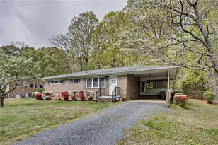 1407 Meadowbrook Rd, Asheboro, NC 27203 - Photo 2