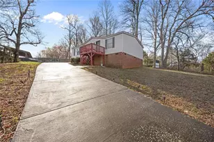 1609 Kennedy Rd, Thomasville, NC 27360 - Photo 6
