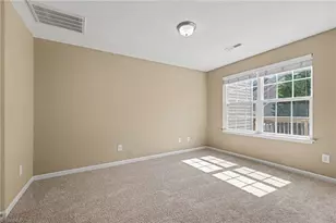 526 Song Sparrow Ln, Greensboro, NC 27409 - Photo 4