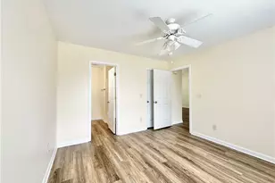 21 Franklinwood Dr, Greensboro, NC 27401 - Photo 8