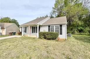 21 Franklinwood Dr, Greensboro, NC 27401 - Photo 16