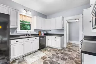 104 E Wilson St, Mebane, NC 27302 - Photo 14