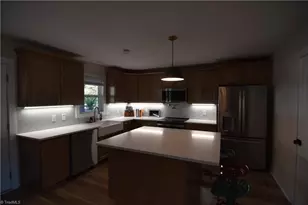 310 Lake Shore Ave, Lexington, NC 27292 - Photo 6