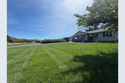 3145 Volunteer Road, Pinnacle, NC 27043 - Photo 2