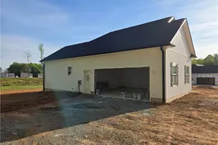 271 Stonybrook Dr, Lexington, NC 27295 - Photo 2