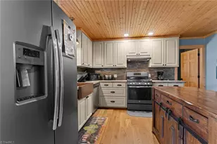 1044 Jackson Dr, Piney Creek, NC 28663 - Photo 14